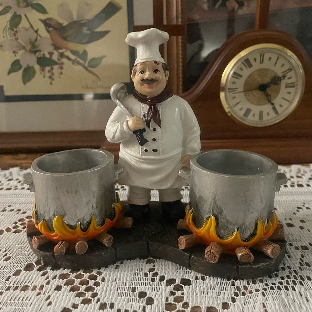 Chef Figurine with Dual Cauldrons Salt & Pepper Holder